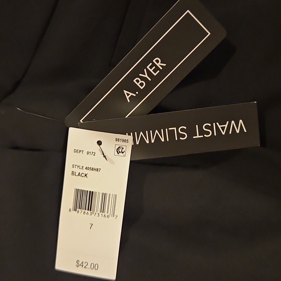 A. Byer Women's Waist Slimming Black Dress Pants Size 7 - Picture 2 of 10